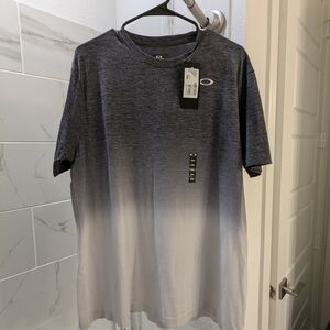Oakley Men's Ombre Black and White Tee